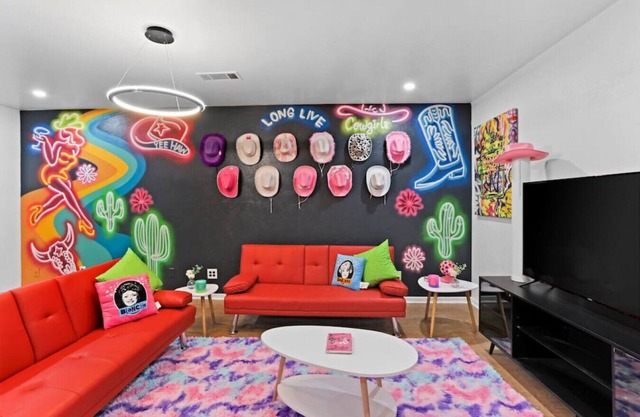 2819 Lourdes · Awesome Oak Cliff getaway close to the Action!