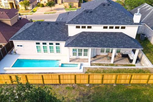 298 5 Bedrooms Fenced yard New Construction