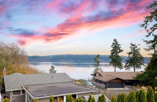 2b1b Unit @Whidbey Island w/Game Room + Hot Tub