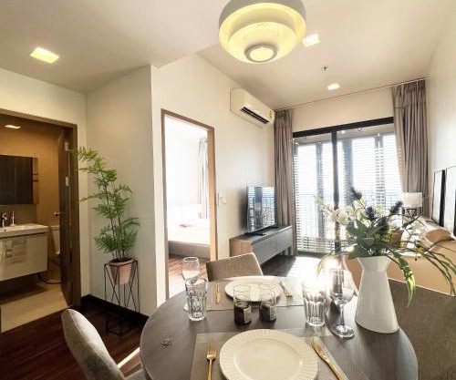 2B2B City Scape Retreat