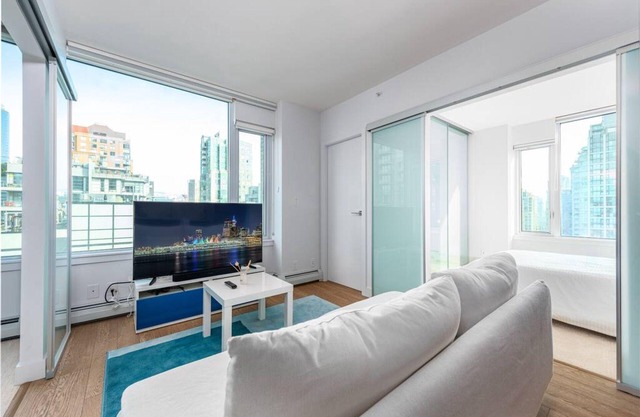 2BD Modern Condo in Downtown Vancouver!
