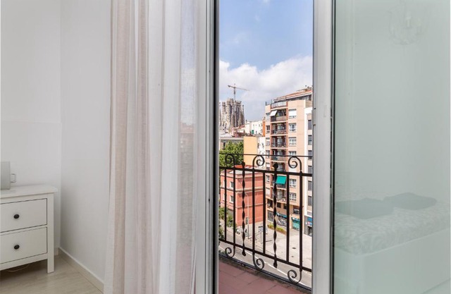 2BR - 1BH APARTMENT 5 min WALK from SAGRADA FAMILIA