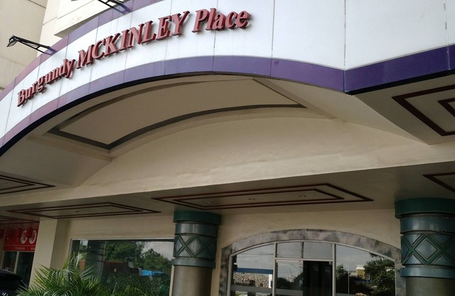 2Br/2Ba Condo WiFi/Cable Indoor Pool Near Airport/Malls/Casinos Master Suite