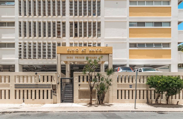 2BR/2BA Condos in Kuhio at Waikiki with Parking!