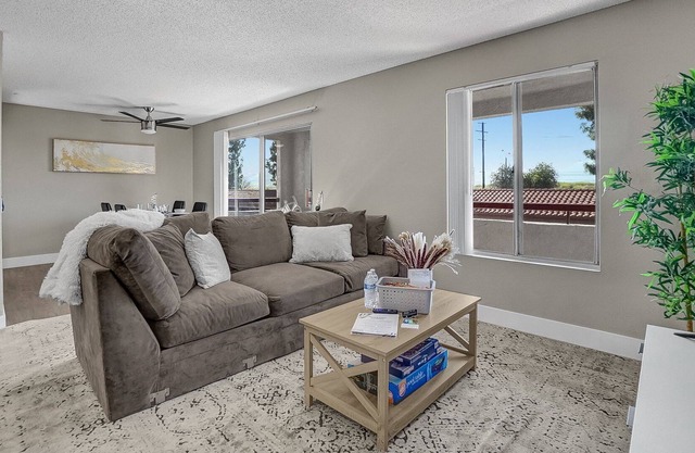 2BR/2BA |Cozy Queen Apartment with Balcony