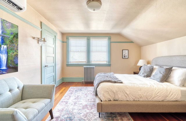 2BR/2BA Portland Craftsman Central Location