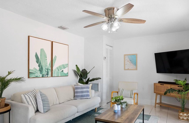 2BR Apartment in Coral Gables + Parking