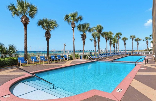 2BR Beachfront w/Gym, Pool, Grill + Free Tickets: Dolphin Cruise & More!