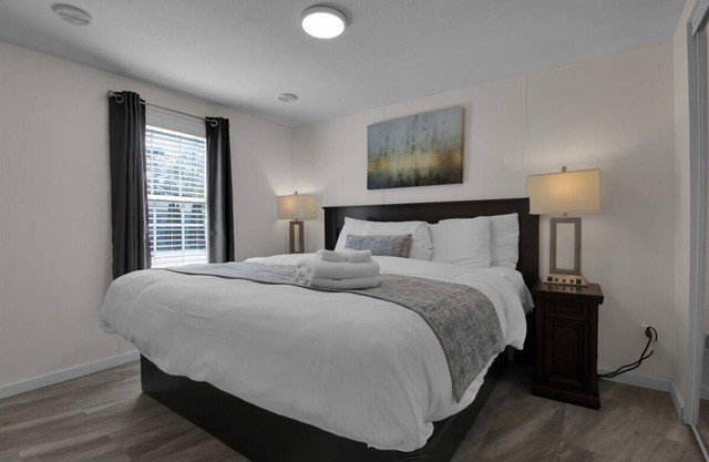 2BR Cottage Retreat in Pigeon Forge