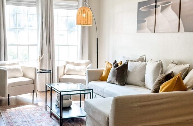 2BR Cozy Getaway Near MOB