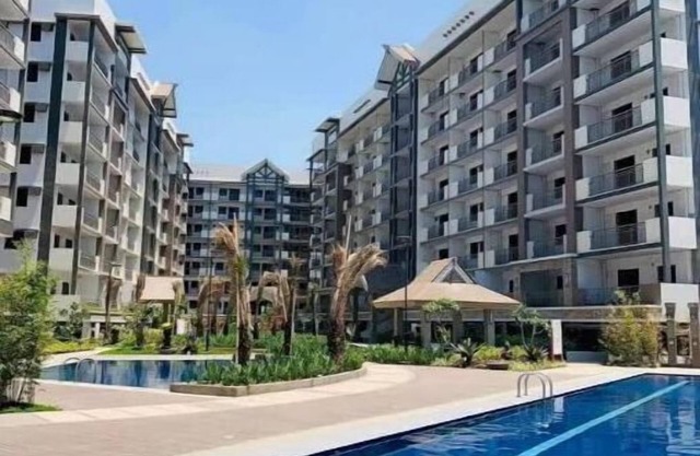 2Br DMCI Condo near Airport & MOA. FREE PARKING!