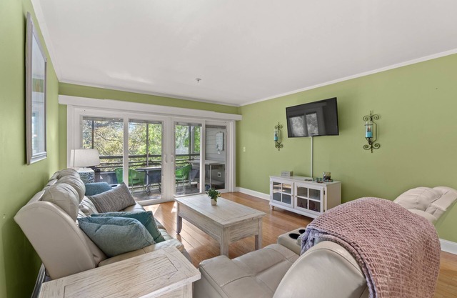 2BR Family Condo Near Barefoot Landing — Linens & Amenities Included