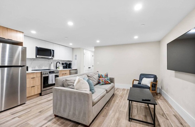 2BR Garden Suite near U St | Private Entry + W/D