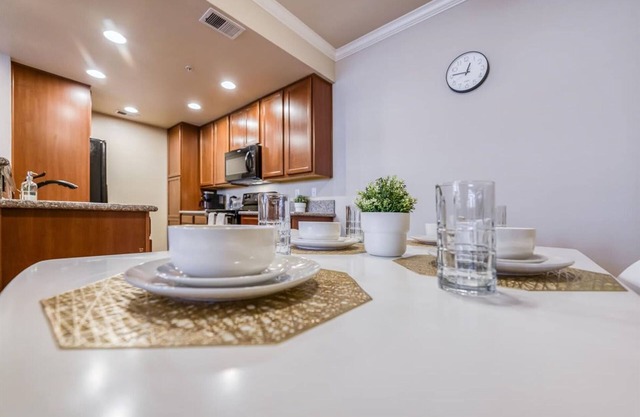 2BR Getaway Pool Gym Basketball Court Theater Access