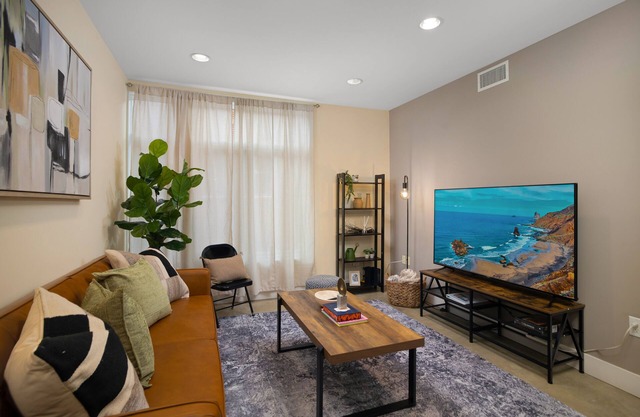 2BR HOME - 2min Walk to Downtown Pasadena & Convention Center