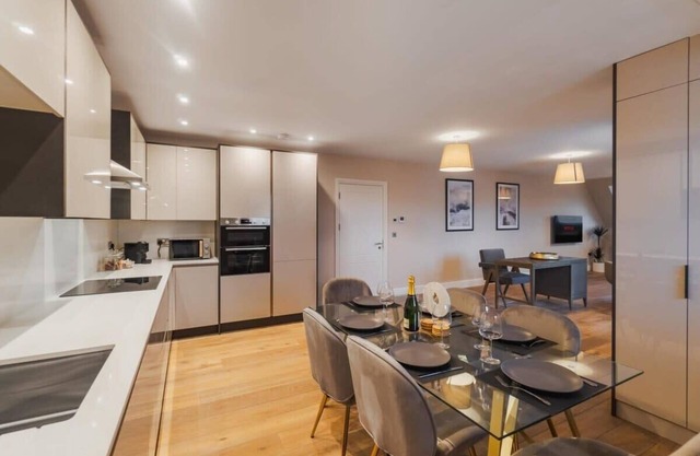 2BR Luxury Penthouse |Cinema Room|Private Parking