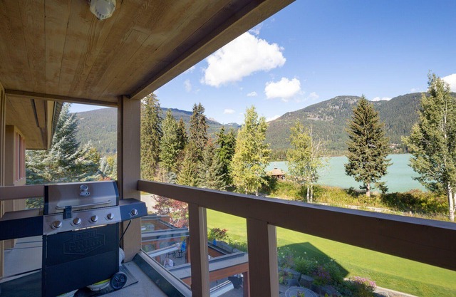 2BR | Nicklaus North Clubhouse | King Bed | Lake and Mountain View | Gas Fireplace | Parking