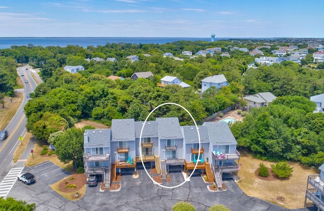 2BR | Pool | Deck | Tennis | W/D