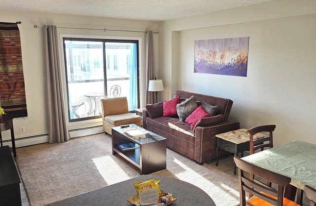2BR Prime Calgary Downtown Location & Amenities!