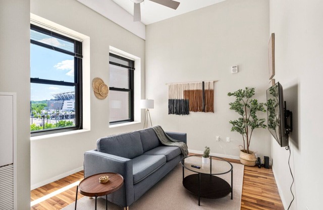 2BR Steps to Fountain Sq Pool & Sky Lounge Access