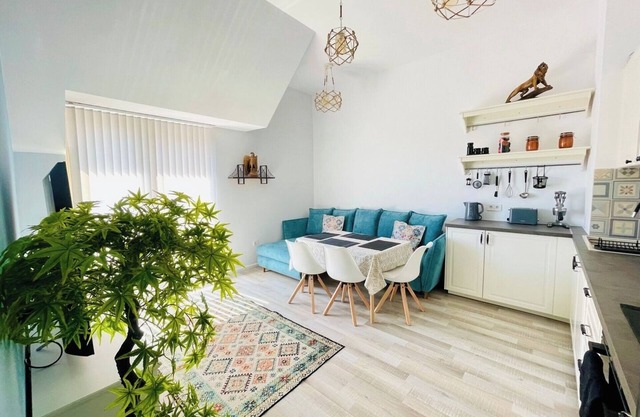 2BR Vintage Residence - Free Parking
