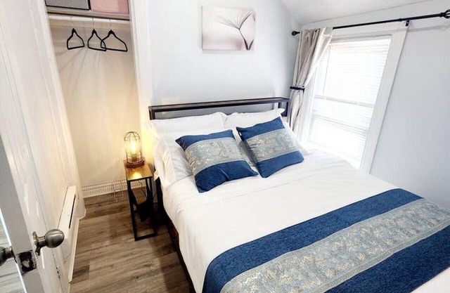 2BR Windsor Condo Free Parking Border Access