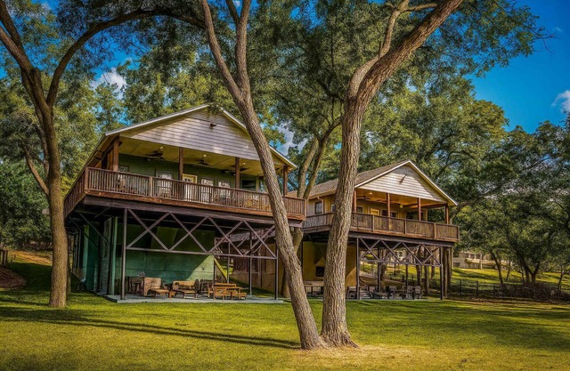 2Houses | Waterfront | Wurstfest Fun | Sleeps 24