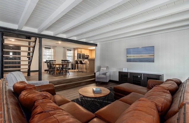 2Kings 2Doubles - Boat Dock in Cozy Cove PetsAsk