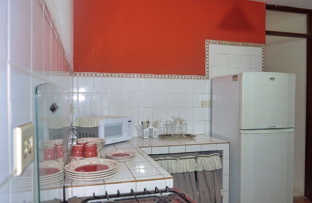 2nd Floor Apartment in safe neighborhood (24/7 surveillance) + balcony, Netflix