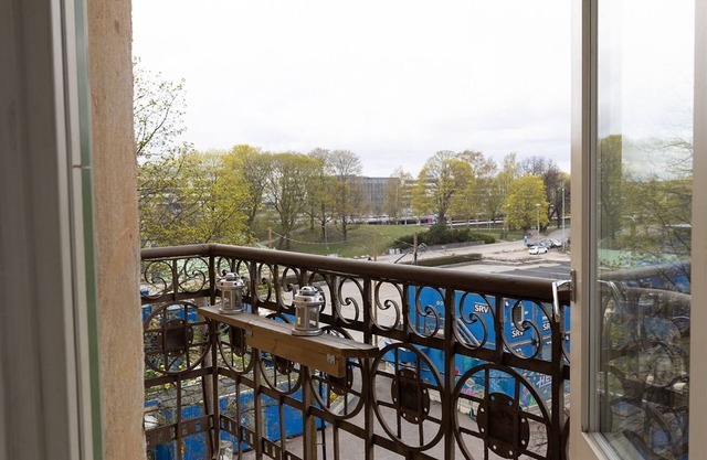 2ndhomes Cozy 2BR Home w Balcony & Sauna