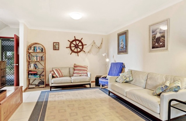 3/7 Elouera Close Hawks Nest