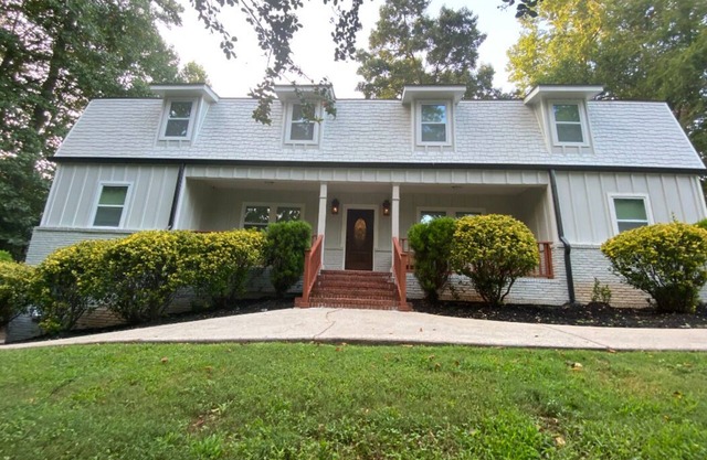 3 Apartments*King Beds*Walkable*Pets*Groups Okay!