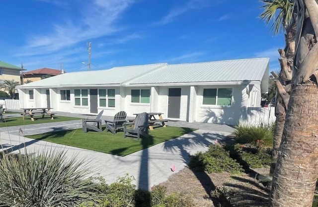 3 Barracuda Cottage on Okaloosa Island