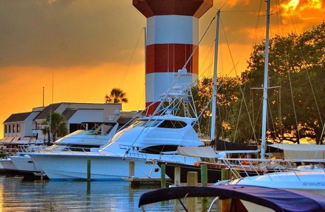 3 Bdrm Waterfront Villa in Harbour Town- Relax to the sounds of the Calibogue