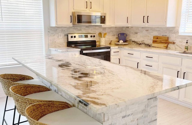 3 bed 2.5 bath Coastal living, California king bed