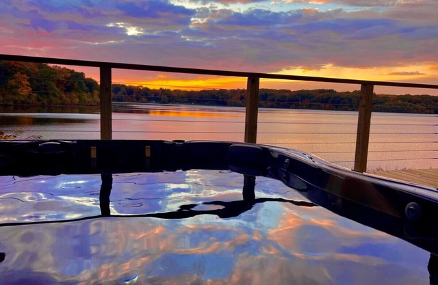 3 Bed 3 Ba Screenporch/Sunset Lake Views