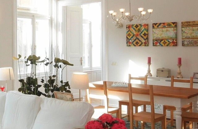 3 Bed & 3 Bath, Huge, Free Parking, City centre for families and groups