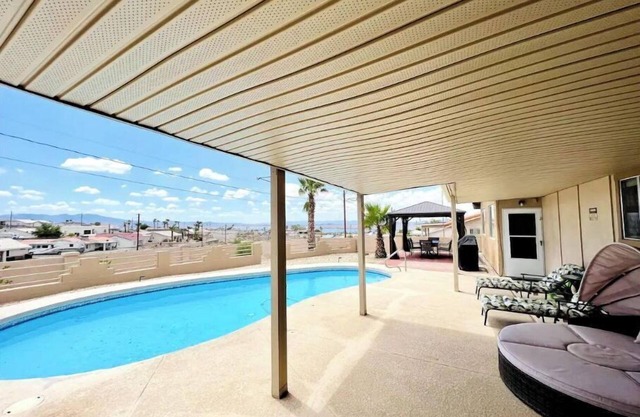 3 bed + Arizona room pool house + boat parking + Dogs Allowed