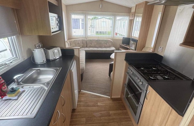 3 Bed Caravan - Sleeps 8 - Pets - Parking