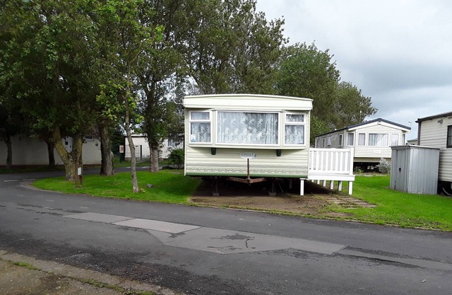 3 bed caravan suzie 1,10 mins from beach suzie 1