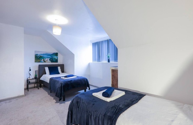 3 Bed flat - Near Leeds City Centre- FREE parking/Wifi/Fits 7