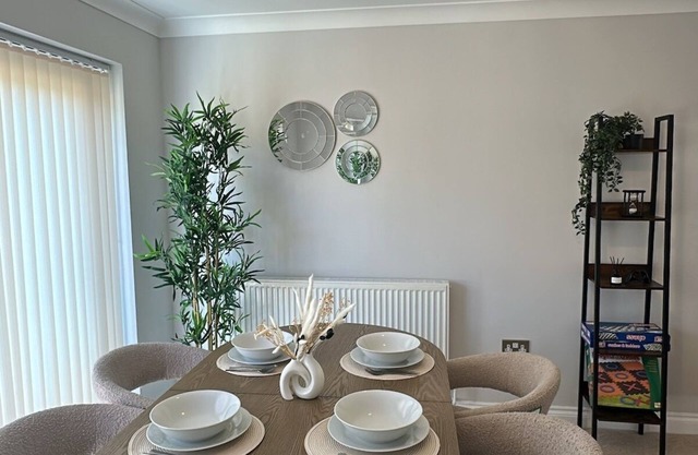 3-Bed Home | Parking | Garden | Near NEC & Station