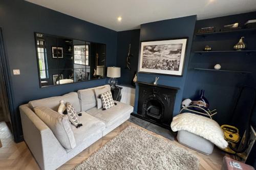 3 Bed Home - Sleeps 6 Garden Pets Free Parking