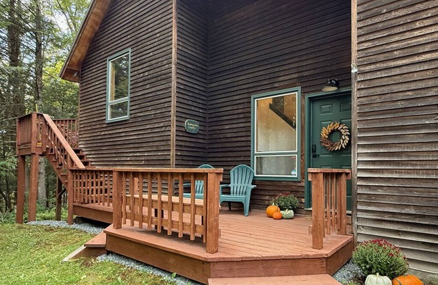 3-Bed Lodge Minutes to Mt Snow, Hermitage Club, Ropanda Lake & Two Golf Courses