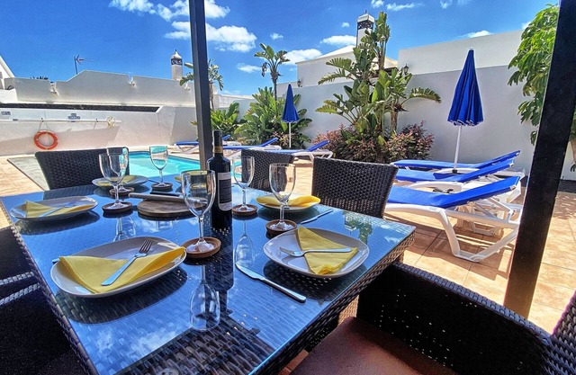 3 Bed luxury villa with Heated Pool, Hot Tub, Pool table and T tennis