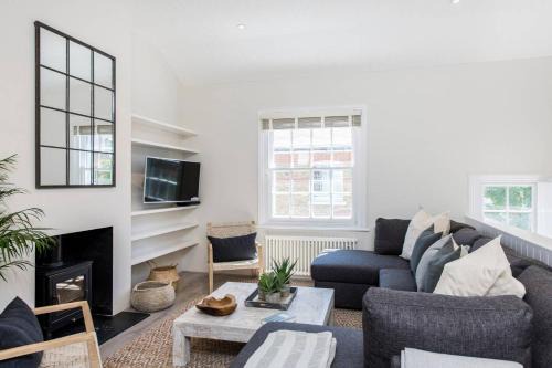 3-Bed Mews House, Battersea