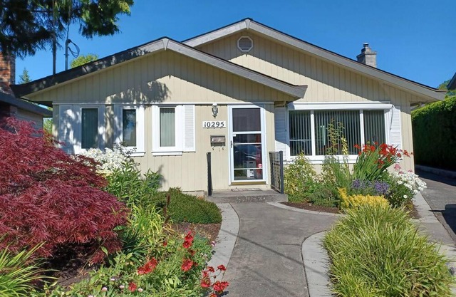 3-bedroom, 2-bathroom, beautiful garden hideaway