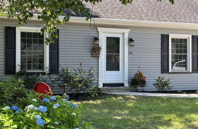 3 Bedroom/2 Baths in a central Marquette location.