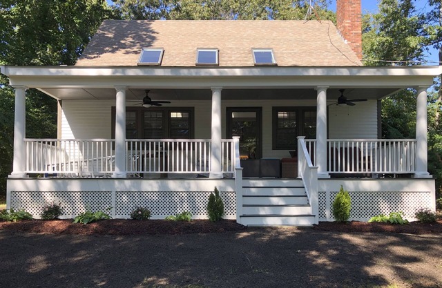 3 bedroom, 2 full bath spacious home.walk to all amenities