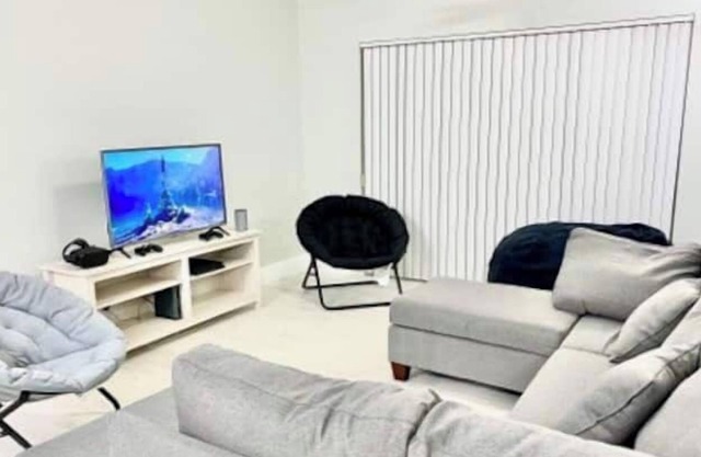 3 Bedroom 644648 by Houzlet